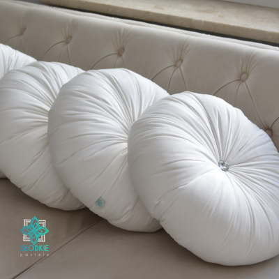 White glam poduszka dekoracyjna okrągła z weluru biała z cyrkonią Słodkie Pastele - 4
